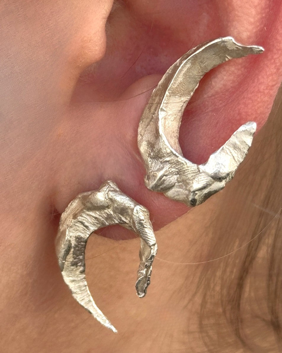 EYE EARRING