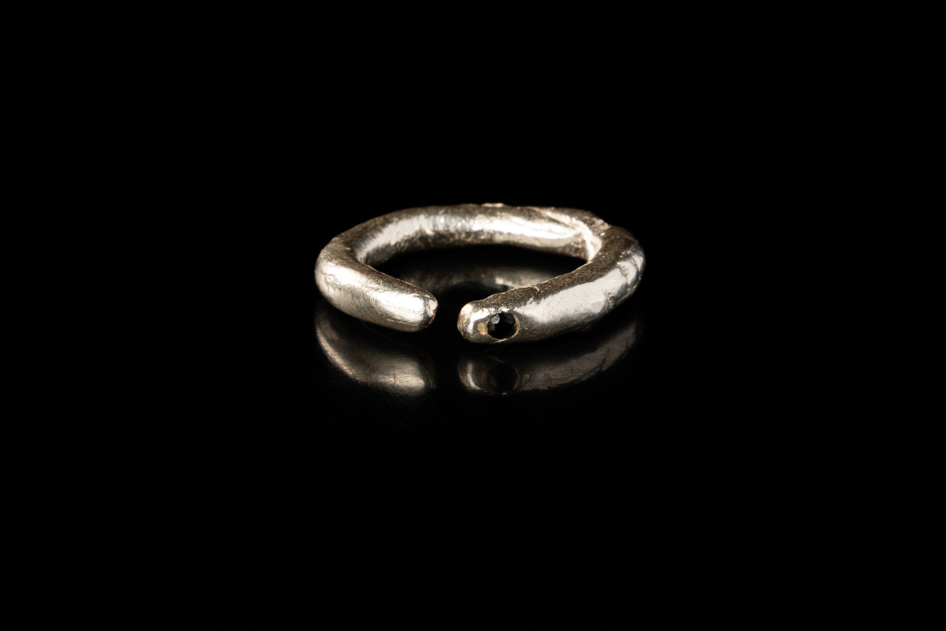CASSIOPIA BLACK RING