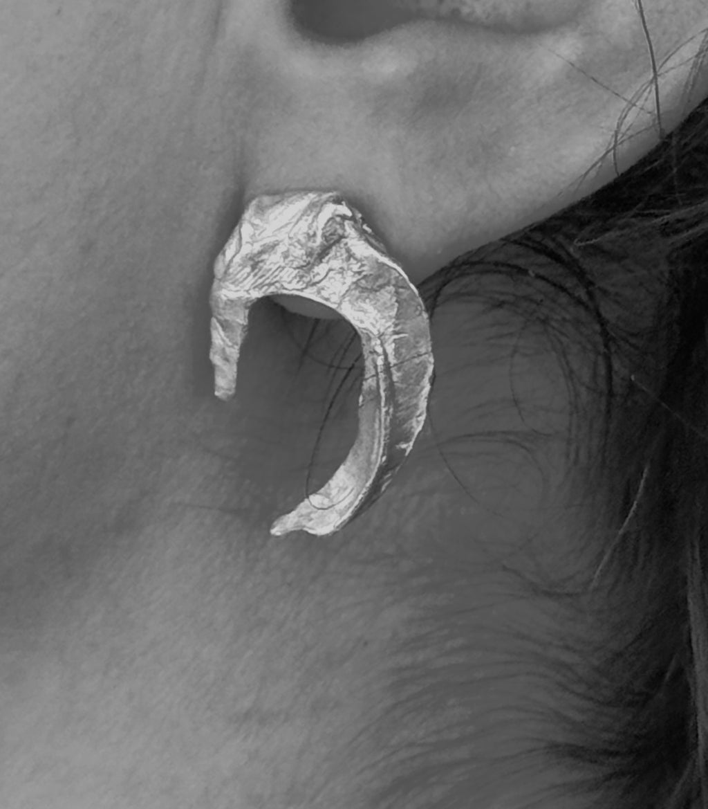 EYE EARRING